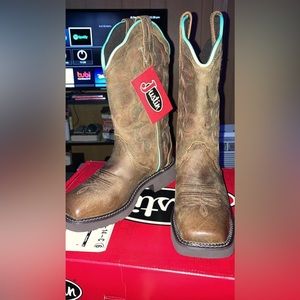 Hello everyone I have these Justin boots brand new never worn!